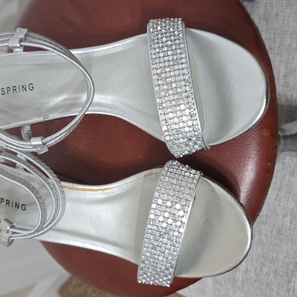 CALL IT SPRING Silver Rhinestone Wedge Sandals Sz 7 - Picture 5 of 8